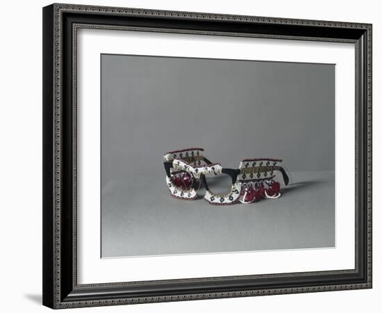 Lunettes perlées Iglasi-null-Framed Giclee Print