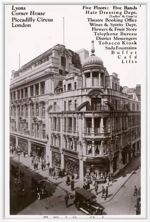 Lyons Corner House on Piccadilly Circus' Photographic Print | Art.com