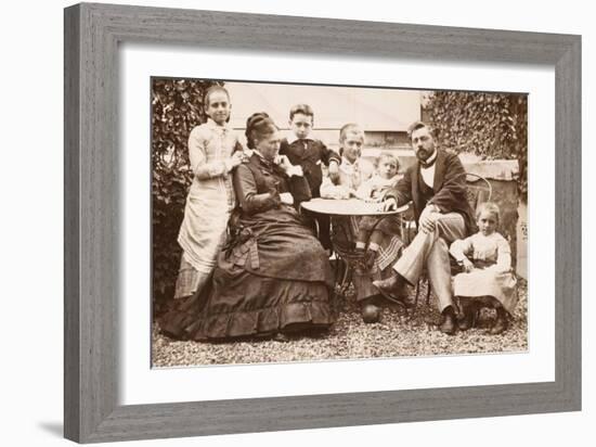 M. et Mme Gustave Eiffel et leurs 5 enfants, dans leur jardin de Levallois-J David-Framed Giclee Print