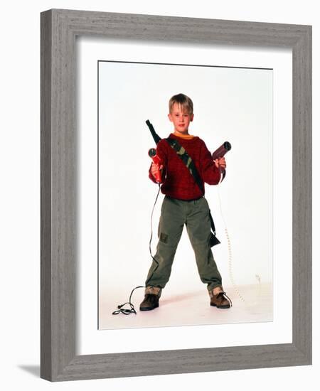 MACAULAY CULKIN. "HOME ALONE" [1990], directed by CHRIS COLUMBUS.-null-Framed Photographic Print