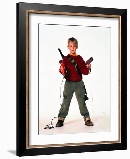 MACAULAY CULKIN. "HOME ALONE" [1990], directed by CHRIS COLUMBUS.-null-Framed Photographic Print