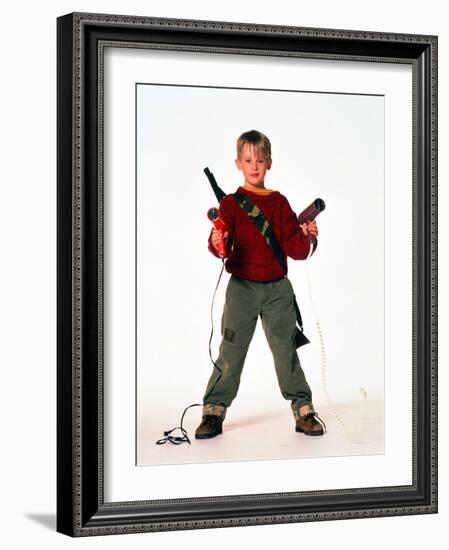 MACAULAY CULKIN. "HOME ALONE" [1990], directed by CHRIS COLUMBUS.-null-Framed Photographic Print