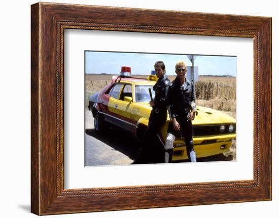 MAD MAX, 1979 directed by GEORGE MILLER Mel Gibson and Steve Bisley (photo)-null-Framed Photo