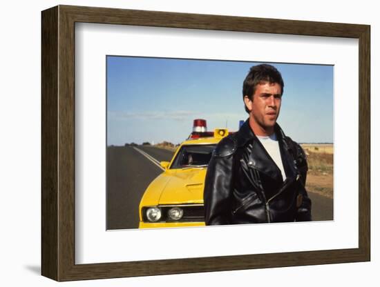 MAD MAX, 1979 directed by GEORGE MILLER Mel Gibson (photo)-null-Framed Photo