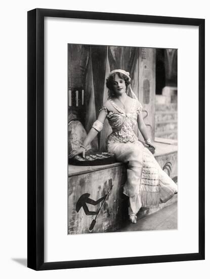 Madge Vincent, Singer and Actress, 1900s-null-Framed Giclee Print