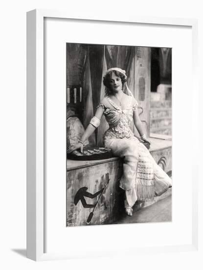 Madge Vincent, Singer and Actress, 1900s-null-Framed Giclee Print