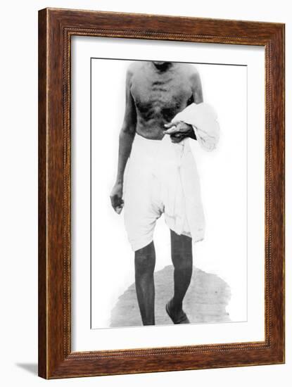 Mahatma Mohandas Karamchand Gandhi (1869-1948) Indian Independantist Leader, Hindu Spiritual Leader-null-Framed Photo