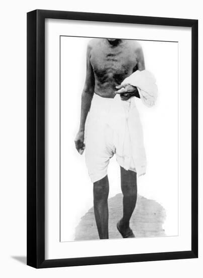 Mahatma Mohandas Karamchand Gandhi (1869-1948) Indian Independantist Leader, Hindu Spiritual Leader-null-Framed Photo