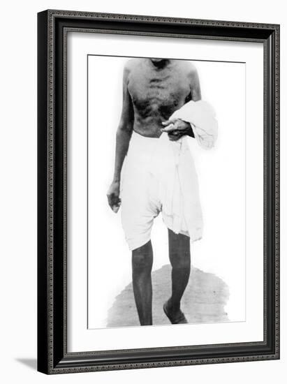 Mahatma Mohandas Karamchand Gandhi (1869-1948) Indian Independantist Leader, Hindu Spiritual Leader-null-Framed Photo