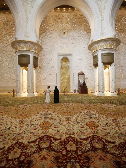 Main Prayer Hall Features The World S Largest Hand Woven Persian