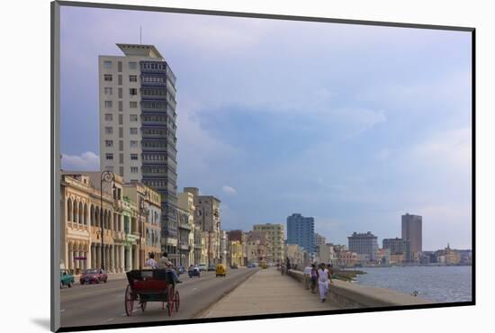 Malecon Street Along the Waterfront, Havana, UNESCO World Heritage Site, Cuba-Keren Su-Mounted Photographic Print