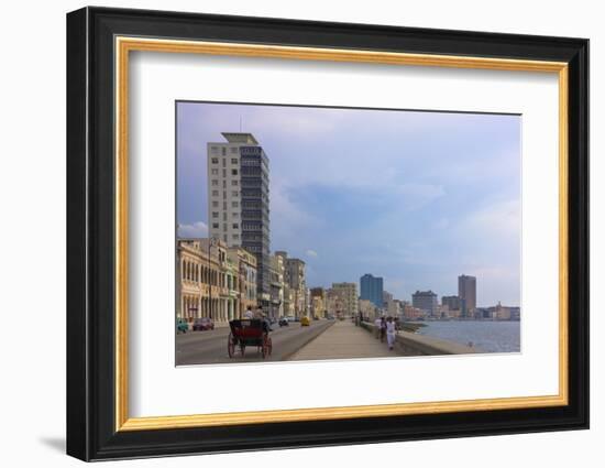 Malecon Street Along the Waterfront, Havana, UNESCO World Heritage Site, Cuba-Keren Su-Framed Photographic Print