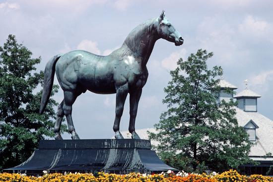 Man O' War Racehorse Statue in Kentucky Horse Park, Lexington ...