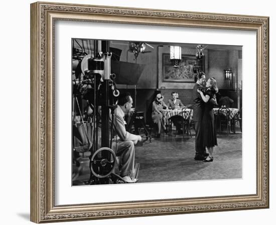 MANNEQU 1938 directed by FRANK BORZAGE Frank borzage (left) directs Spencer Tracy and Joan Crawford-null-Framed Photo