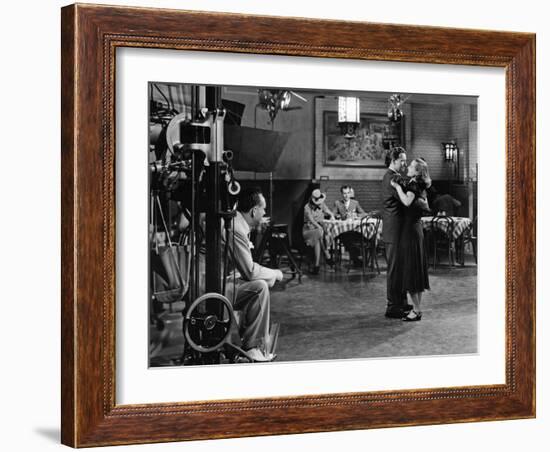 MANNEQU 1938 directed by FRANK BORZAGE Frank borzage (left) directs Spencer Tracy and Joan Crawford-null-Framed Photo