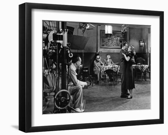 MANNEQU 1938 directed by FRANK BORZAGE Frank borzage (left) directs Spencer Tracy and Joan Crawford-null-Framed Photo