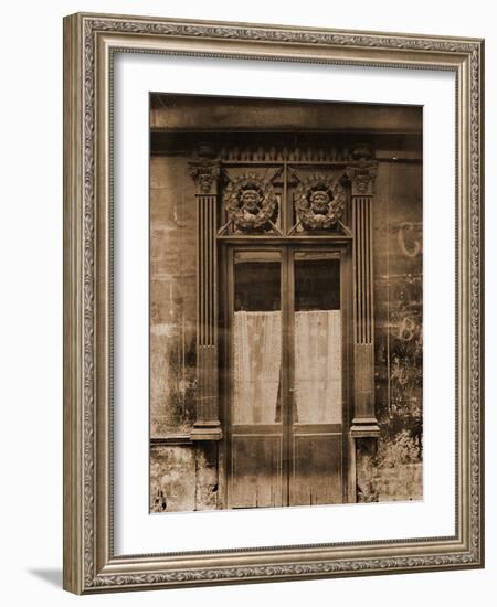 Marchand de Vins, Rue Charles V-Eug?ne Atget-Framed Photographic Print