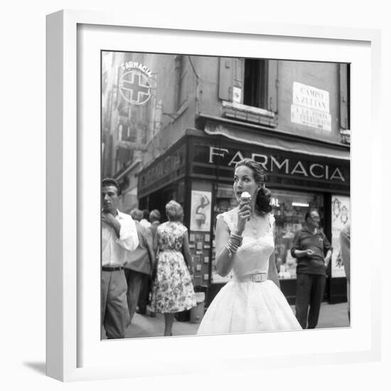 Maria Félix Eating an Ice Cream in Front of a Pharmacy-null-Framed Photographic Print