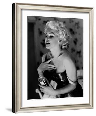 Marilyn Monroe Chanel No 5 by Ed Feingersh Wood Framed Wall Art Print 28  in. W x 36 in. H