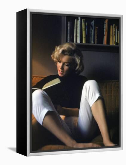 Marilyn Monroe Reading at Home-Alfred Eisenstaedt-Framed Premier Image Canvas