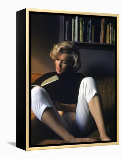 Marilyn Monroe Reading at Home-Alfred Eisenstaedt-Framed Premier Image Canvas