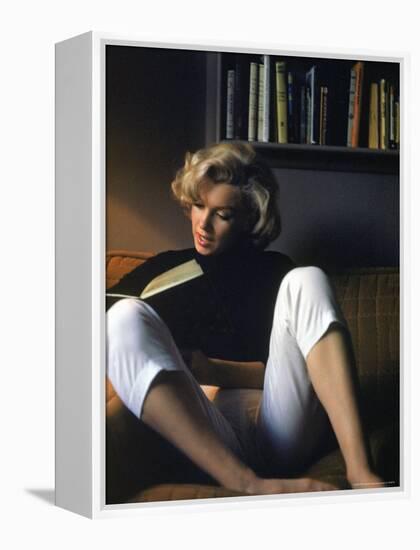 Marilyn Monroe Reading at Home-Alfred Eisenstaedt-Framed Premier Image Canvas