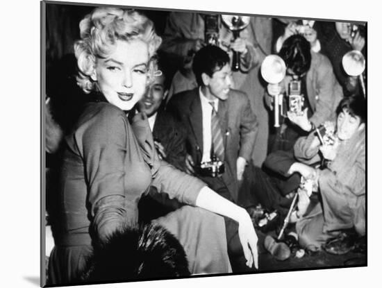 Marilyn Monroe Surronded by Photographers C. 1955-null-Mounted Photo