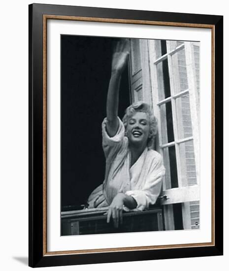 Marilyn Monroe V-British Pathe-Framed Giclee Print