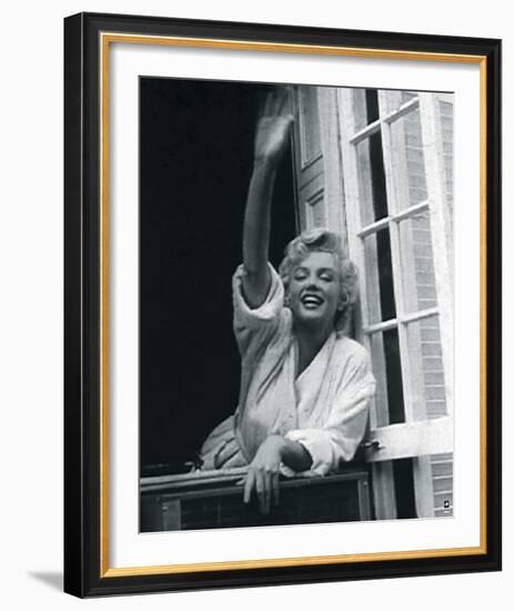 Marilyn Monroe V-British Pathe-Framed Giclee Print