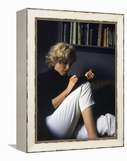 Marilyn Monroe Writing at Home-Alfred Eisenstaedt-Framed Premier Image Canvas