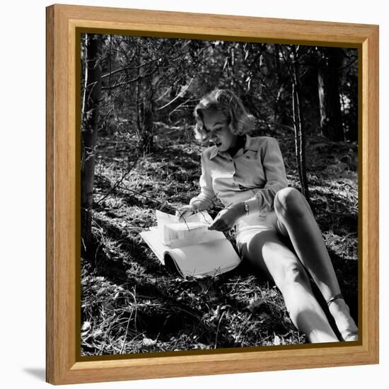 Marilyn Monroe-Ed Clark-Framed Premier Image Canvas