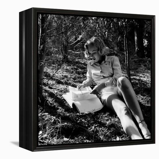 Marilyn Monroe-Ed Clark-Framed Premier Image Canvas