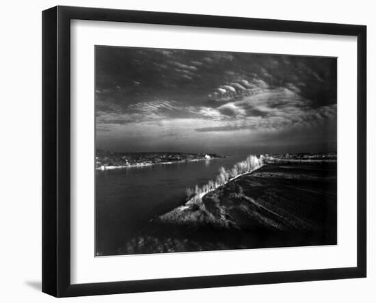 Mark Twain's Mississippi River-Dmitri Kessel-Framed Photographic Print