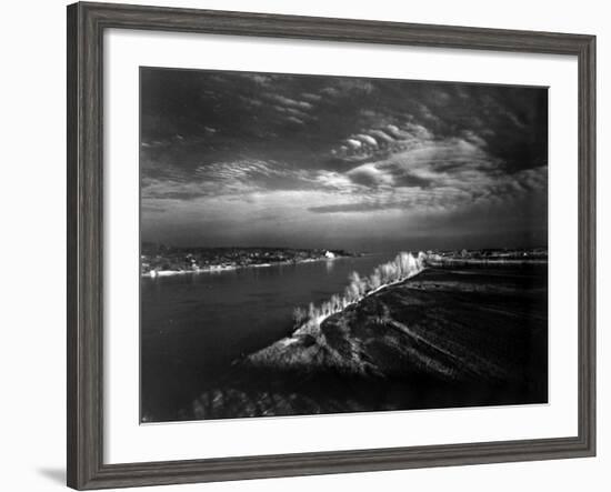 Mark Twain's Mississippi River-Dmitri Kessel-Framed Photographic Print