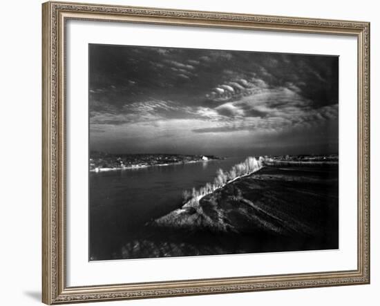 Mark Twain's Mississippi River-Dmitri Kessel-Framed Photographic Print