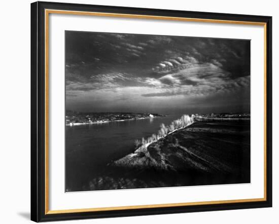 Mark Twain's Mississippi River-Dmitri Kessel-Framed Photographic Print