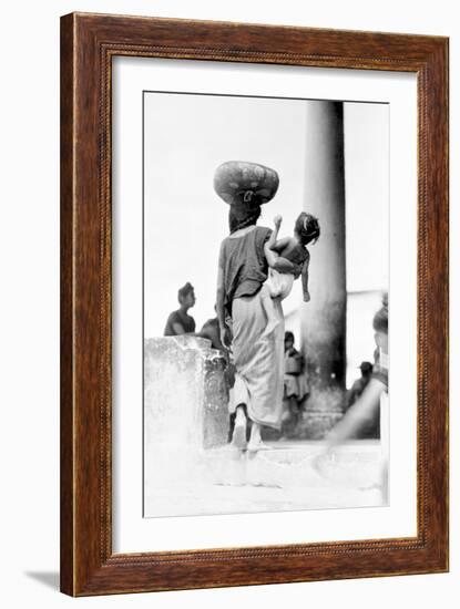 Market in Tehuantepec, Mexico, 1929-Tina Modotti-Framed Giclee Print