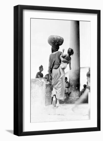 Market in Tehuantepec, Mexico, 1929-Tina Modotti-Framed Giclee Print