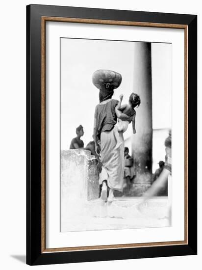 Market in Tehuantepec, Mexico, 1929-Tina Modotti-Framed Giclee Print