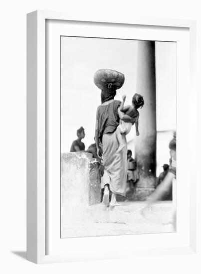 Market in Tehuantepec, Mexico, 1929-Tina Modotti-Framed Giclee Print