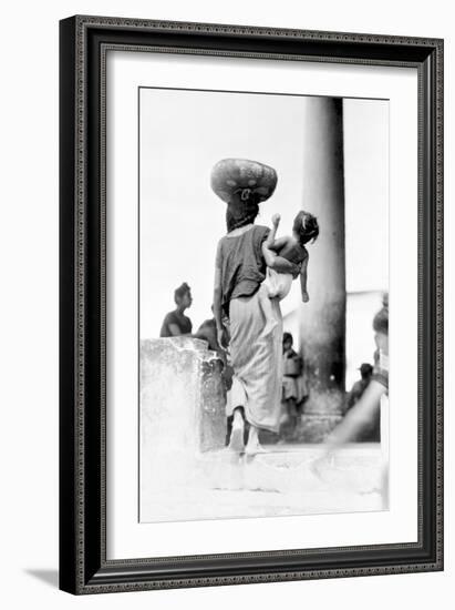 Market in Tehuantepec, Mexico, 1929-Tina Modotti-Framed Giclee Print