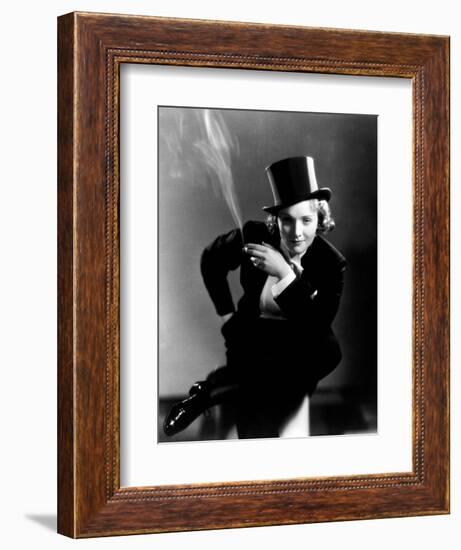 Marlene Dietrich, 1930-null-Framed Photographic Print