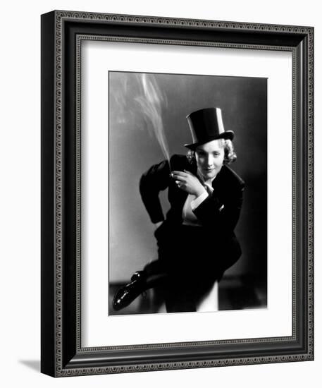 Marlene Dietrich, 1930-null-Framed Photographic Print