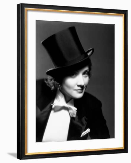 Marlene Dietrich, 1930-null-Framed Photographic Print