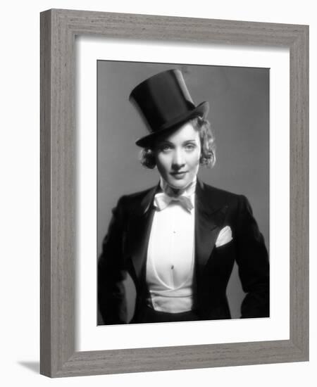 Marlene Dietrich, 1930-null-Framed Photographic Print