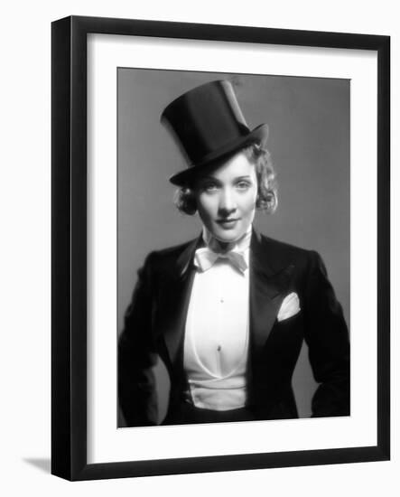 Marlene Dietrich, 1930-null-Framed Photographic Print