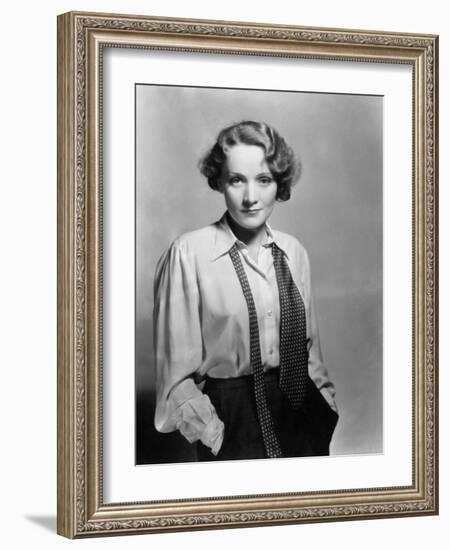 Marlene Dietrich, 1932-null-Framed Photographic Print