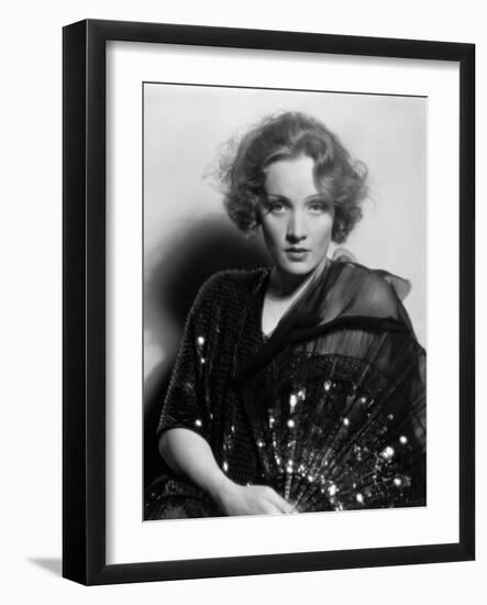 Marlene Dietrich, 1932-null-Framed Photographic Print