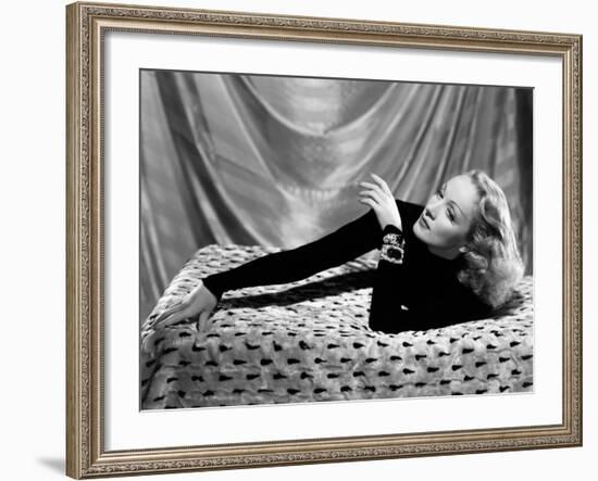 Marlene Dietrich, 1934-null-Framed Photographic Print