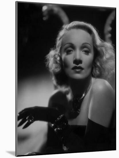 Marlene Dietrich, 1934-null-Mounted Photographic Print